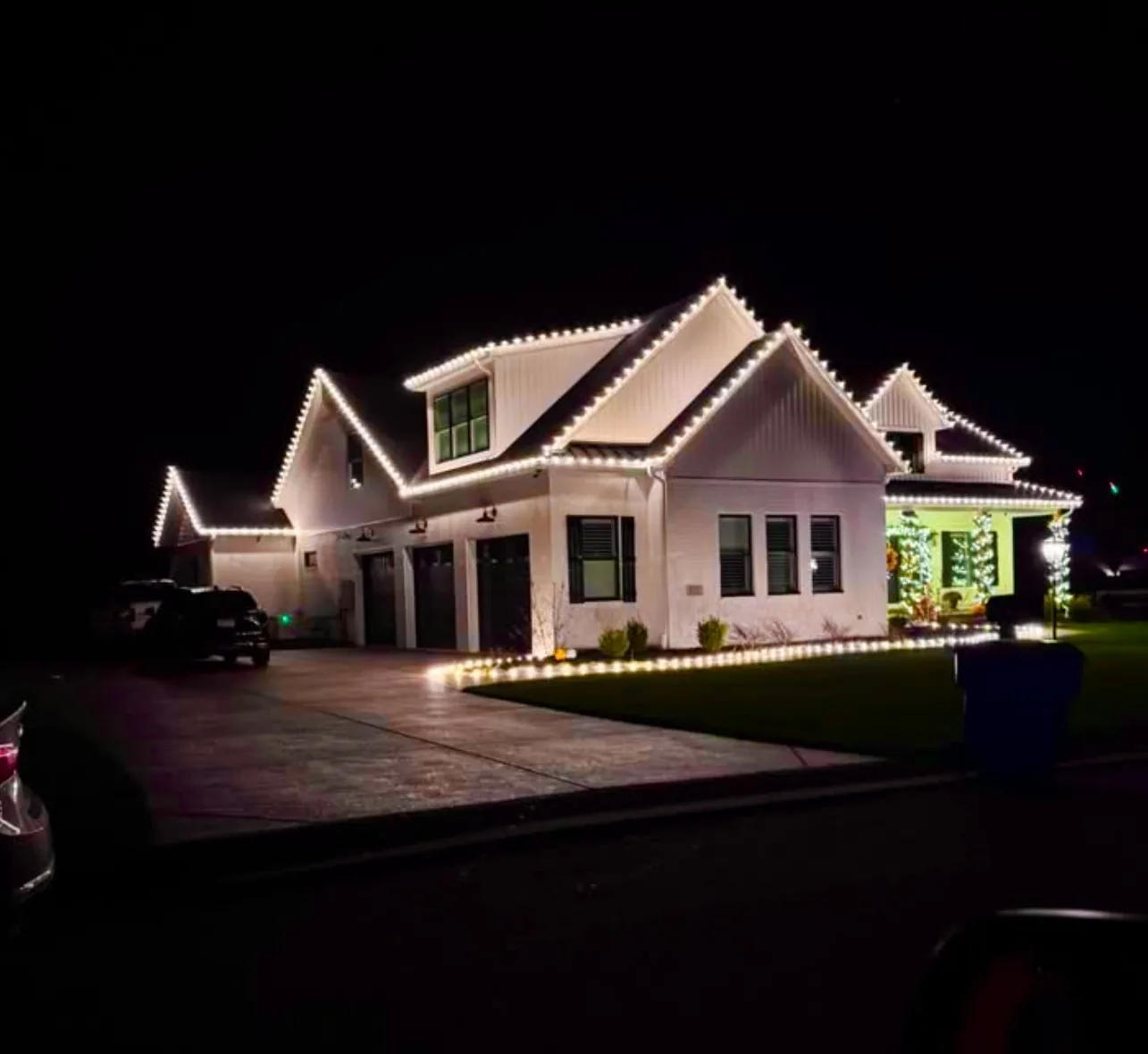 Christmas lights Arlington Heights IL roofline installation